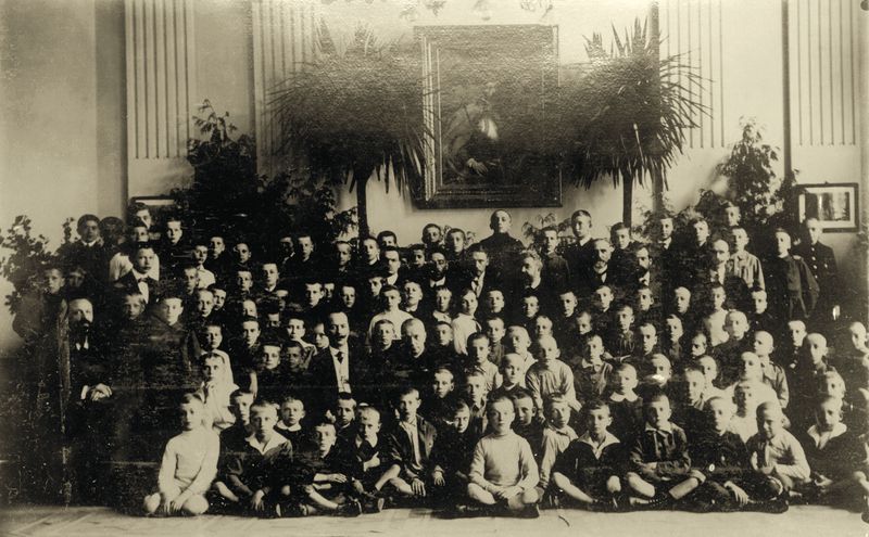 Zakończenie pierwszego roku szkolnego w Gimnazjum Batorego (1919)
